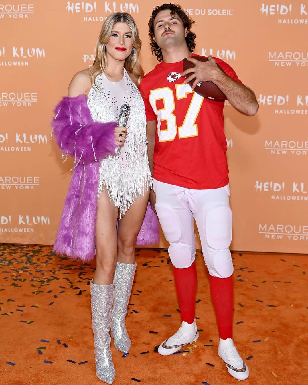 ウージニー・ブシャールのインスタグラム：「The Travis to my Taylor… ❤️  #HeidiHalloween2023」
