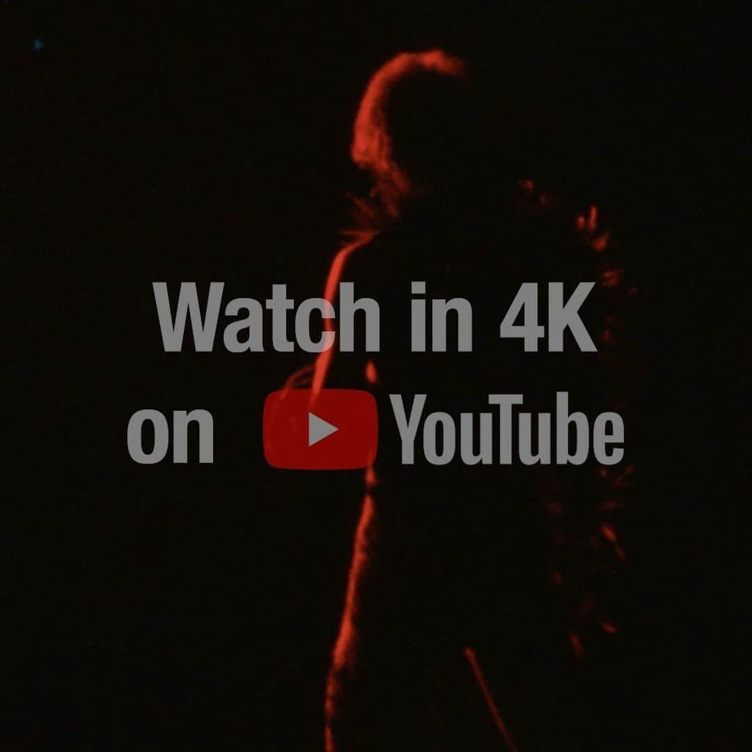 デヴィッド・ボウイのインスタグラム：「TIME 4K UPGRADE ON YOUTUBE   “We should be on by now...”  This might be the last of our upgrades of performances from Hammersmith Odeon on 3rd July 1973, and we think you’ll agree, it’s a jolly good one.  View it here on YouTube from 17:00 hours GMT: https://www.youtube.com/watch?v=V1miHXIYz7I (Linktree in bio)  #Ziggy50 #BowieHammersmithOdeon50th #ZiggyMoPi」