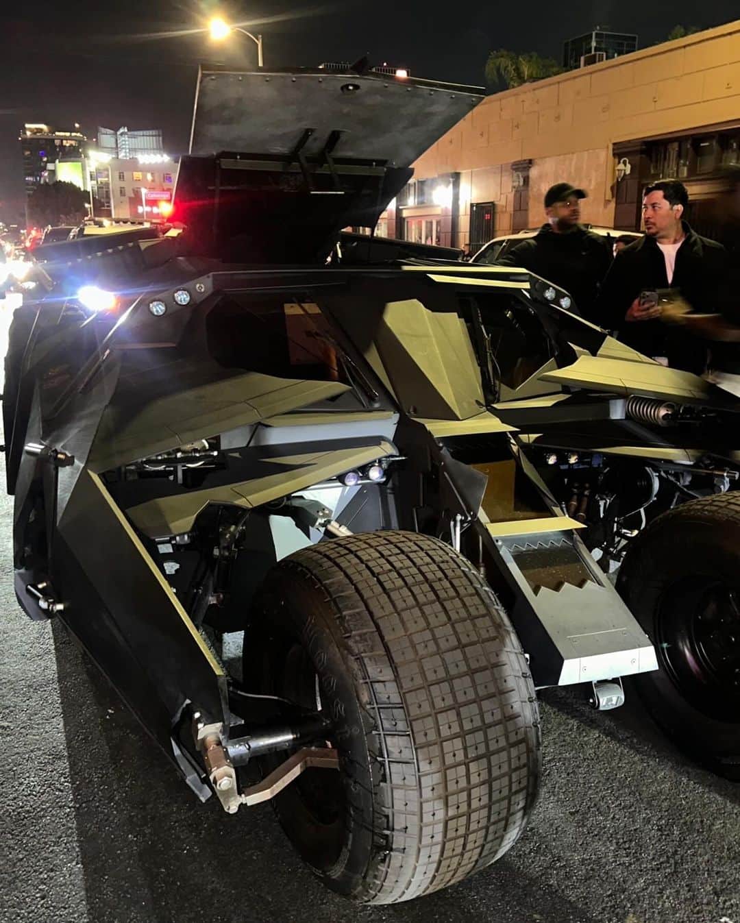Just Jaredさんのインスタグラム写真 - (Just JaredInstagram)「Diddy dresses up as Batman, complete with a working Batmobile, for Halloween. Tap this picture in the LINK IN BIO for more! #Diddy #Batman Photos: Backgrid」11月2日 1時51分 - justjared