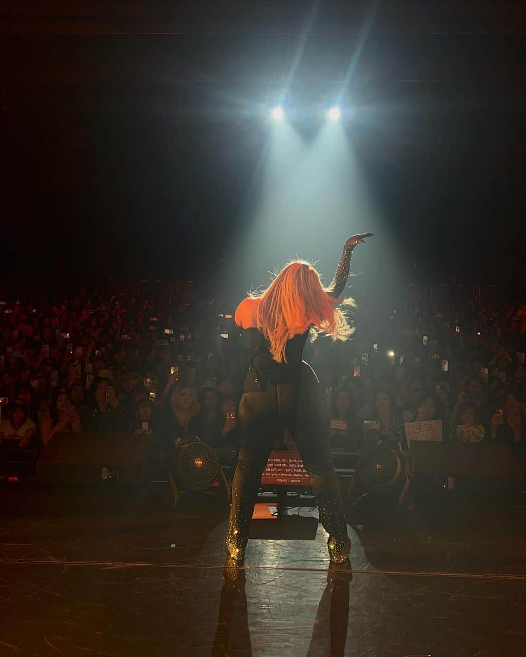 Bebe Rexhaさんのインスタグラム写真 - (Bebe RexhaInstagram)「TOKYO ❤️🇯🇵 Thank you for such a wonderful show!!!!」11月2日 1時56分 - beberexha