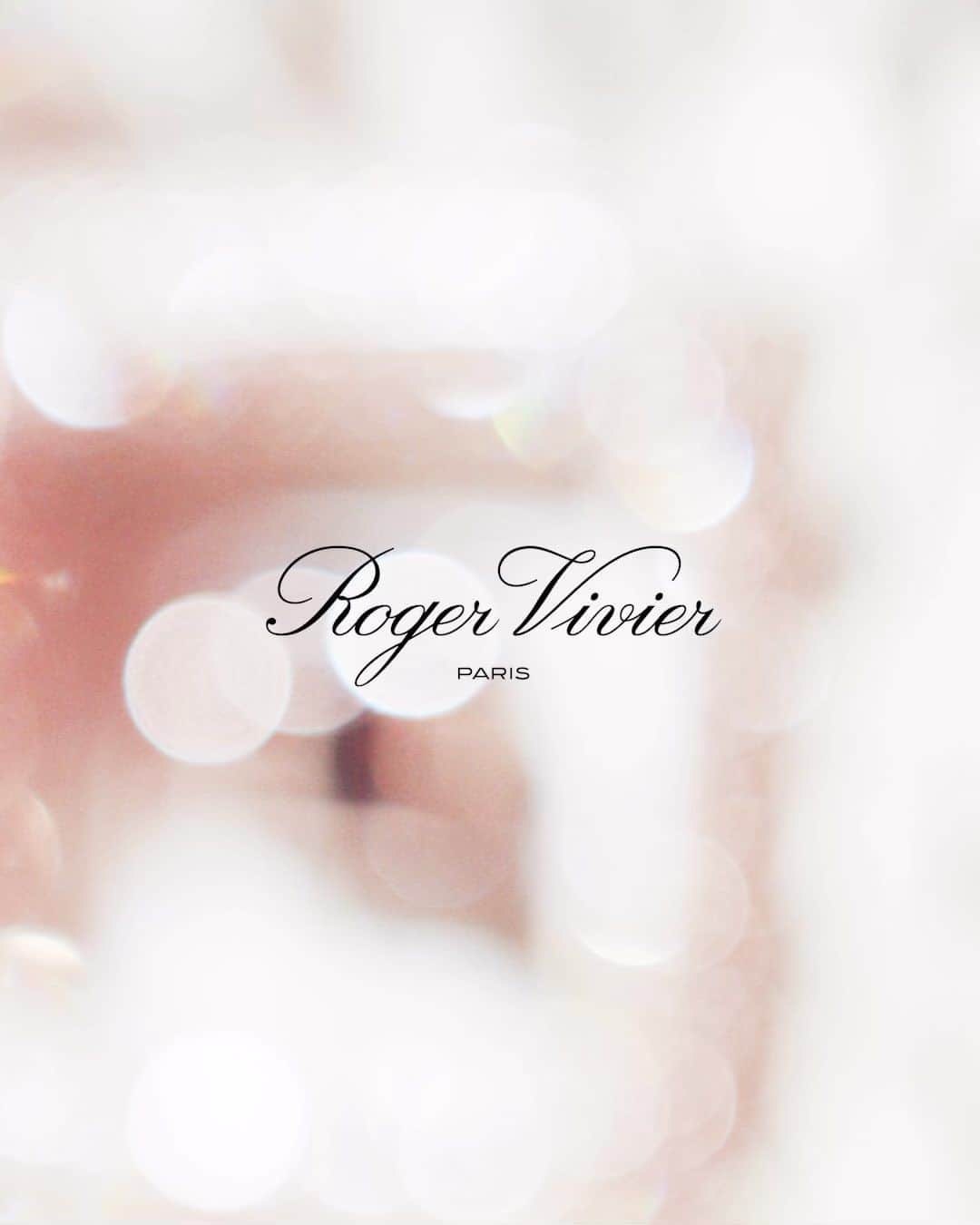 ロジェ・ヴィヴィエのインスタグラム：「Chapter 1: An inimitable collection.   Maison Vivier’s couture savoir-faire is renowned for its artisanal applications and one-of-a kind embroidery design.   #RogerVivier #GherardoFelloni #VivChocBag #PièceUnique」