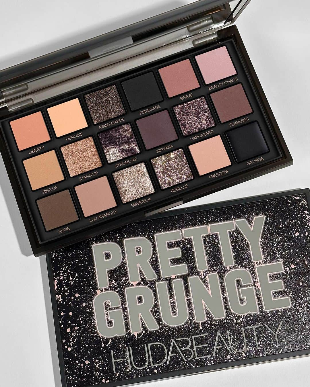 Huda Kattanのインスタグラム：「Unleash your inner rebel with every shade 💥✨ Watch as our NEW Pretty Grunge Eyeshadow Palette slays effortlessly on every skin tone. No rules, just fierce vibes! 🔥🖤  Be prepared to turn heads & live fearlessly 😉   🌍  𝗔𝗩𝗔𝗜𝗟𝗔𝗕𝗟𝗘 𝗚𝗟𝗢𝗕𝗔𝗟𝗟𝗬 @Sephora 🌎 #PrettyGrunge」