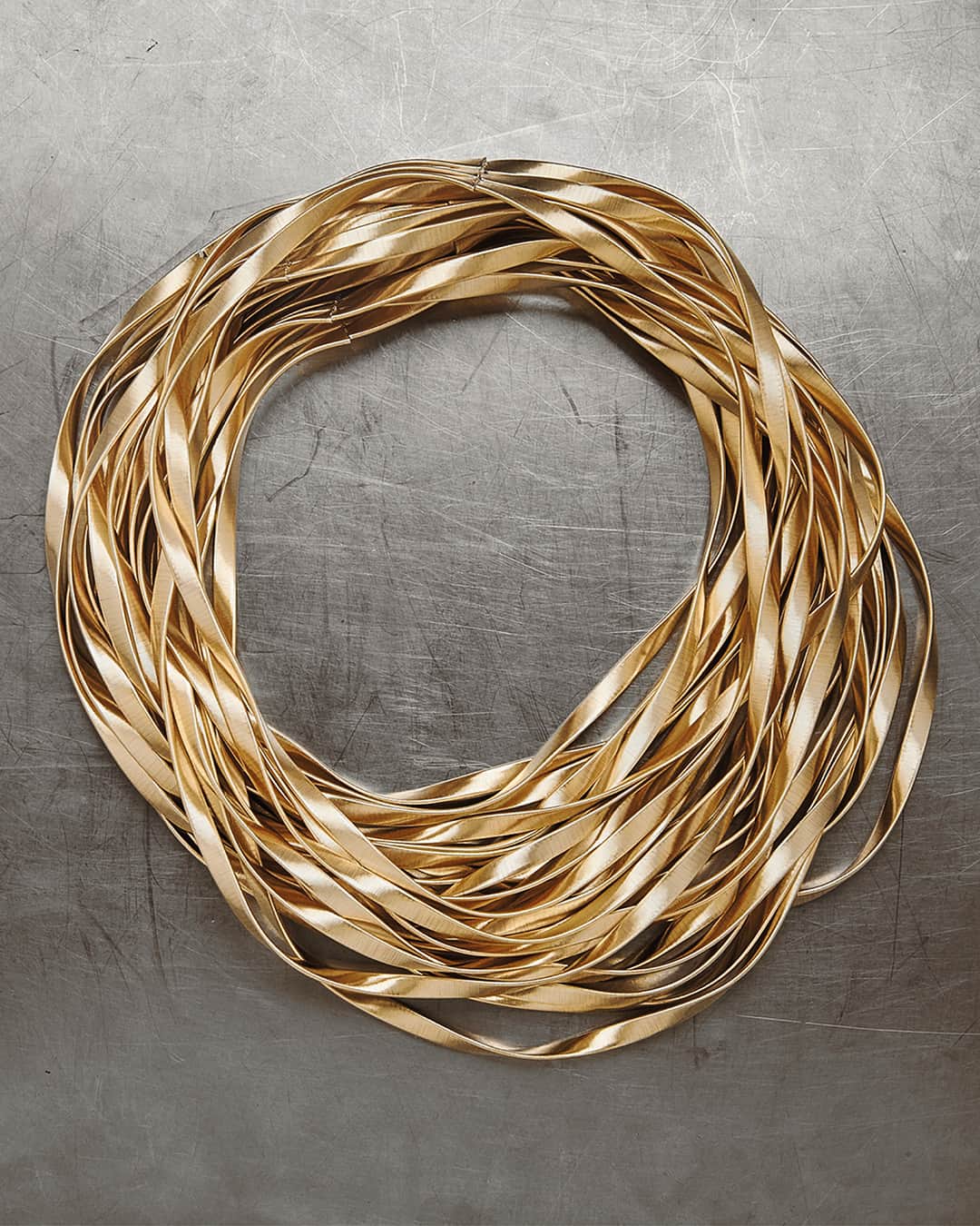 マルコ ビチェゴのインスタグラム：「Marrakech: A defining signature collection, recognized for its timeless elegance and contemporary flavor. Carefully hand-hammered and twisted, these 18-karat gold coils are intertwined to create sensual and uniquely modern jewelry.  #marcobicego #jewelry #gold #coil #madeinitaly」