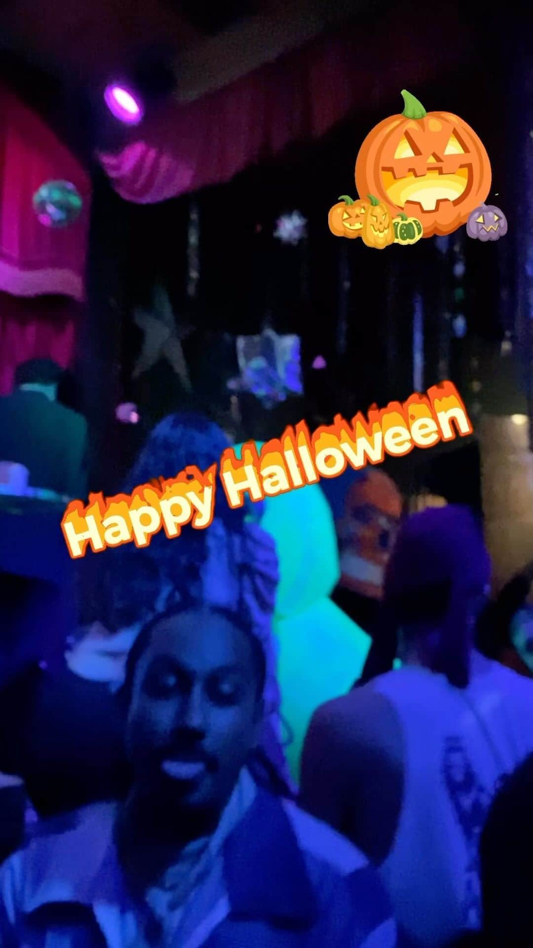 野沢直子のインスタグラム：「Happy Halloween 🎃🧟‍♀️👻 @electric_machine_gun_tits  @tora69tiger」