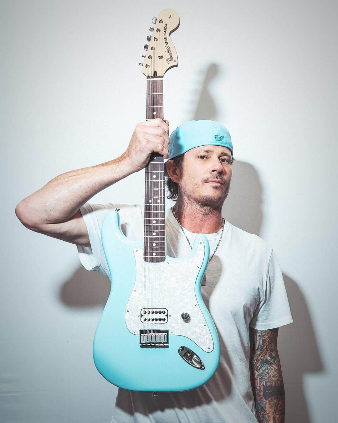 トム・デロングのインスタグラム：「NEWSFLASH! The #TomDelonge Stratocaster is now back in stock!! @fender - fender.com/tomdelonge」