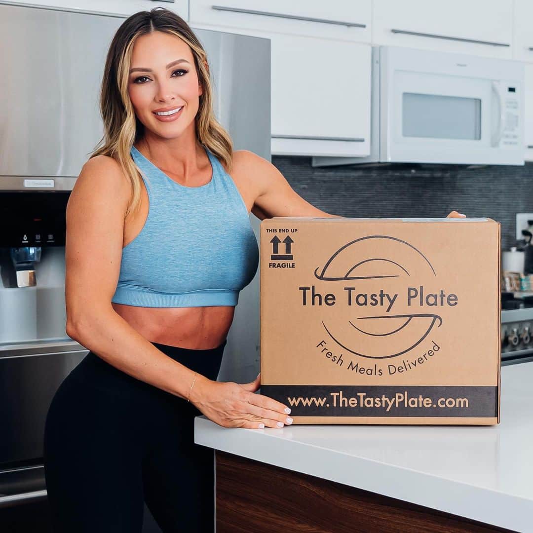 Paige Hathawayのインスタグラム：「I’m excited to introduce to you… 🥳 @TheTastyPlateinc — a revolutionary weekly meal delivery service that’s all about freshness, quality, and supporting local farms. Our commitment to using only the highest-quality ingredients shines through in every mouthwatering dish. (trust me, it’s absolutely delicious!🤤)   What sets us apart is our commitment to antibiotic and hormone-free meats, ensuring a wholesome and healthy home dining experience. We’ve also teamed up with local farms to feature organic produce, adding a farm-to-table touch to every dish. 🫶🏼  I can promise you that THIS is a meal delivery service like you’ve never experienced before! 🥳  Tap the link in my bio and enjoy an exclusive 20% off your first 5️⃣ weeks. It’s time to elevate your home dining experience with @TheTastyPlateinc! 🍽️🌿  Have any questions? Drop them here 👇🏼  #mealprep #fooddelivery #fitnessjourney #lifestyle」