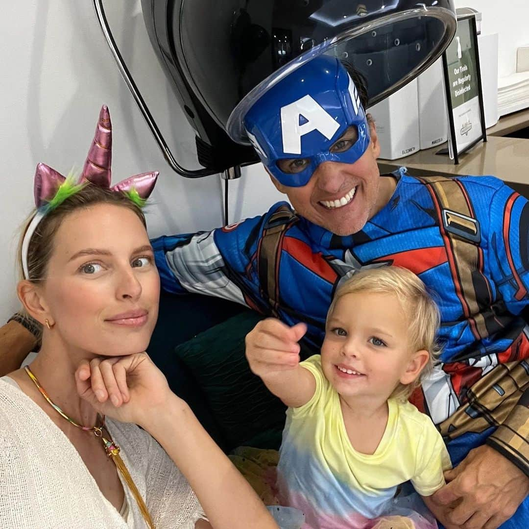 カロリナ・クルコヴァのインスタグラム：「Hope your Halloween was as SUPER as ours:) #happyhalloween」