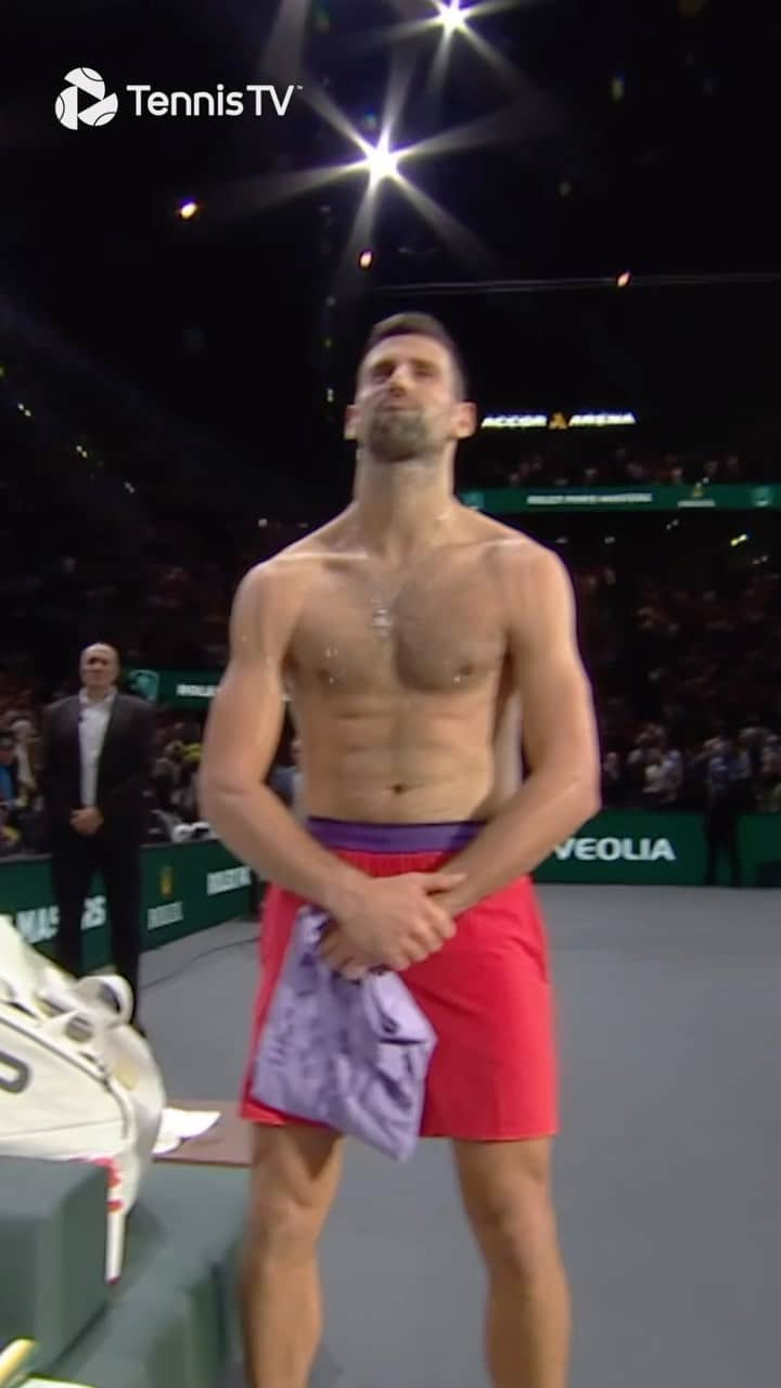 ノバク・ジョコビッチのインスタグラム：「Djokovic does the Ronaldo 💪  #tennis #tennistv #atptour #rolexparismasters #djokovic」