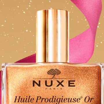 Nuxe Japanのインスタグラム：「. <NUXEのホリデーキット>  華やかなショーウィンドウ、 街のイルミネーションに ときめくホリデーシーズン。  そんな心が躍る季節に、 今年も芳しい香りと全身をしっかりと保湿する “プロディジュー オイル”が入ったスペシャルセットが登場します。  #NUXE #ニュクス #ニュクスオイル #nuxeオイル  #ニュクスプロディジューオイル #ナチュラルコスメ #自然派コスメ #フェイスケア #ボディケア #ヘアケア #ハンドケア #ネイルケア #スキンケア #プロディジューオイル #オイル #美容オイル #美肌ケア #ヘアオイル使い方 #オイル美容  #フェイスオイル #クレンジング #オーガニックコスメ #クリスマスコフレ #クリスマスギフト #クリスマスコフレ2023 #クリスマス準備 #ホリデーコフレ」