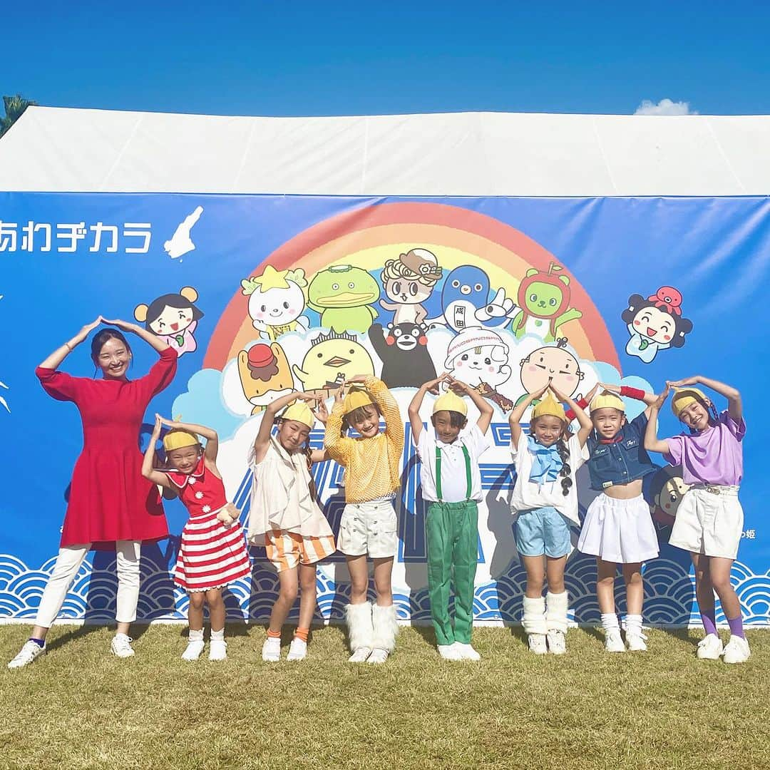 益子侑さんのインスタグラム写真 - (益子侑Instagram)「今年のUNDOKAI WORLD CUPは、気持ちのよい青空の中、おにおんぷキッズたちとおにおんダンスしてきました🧅✨ 集まると自然に練習になるのすごいし可愛い♡ #undokai #undokaiworldcup #undokaiworldcup2023 #おにおんリング #おにおんぷ #おにおんダンス #🧅」11月2日 2時14分 - yu.mashiko