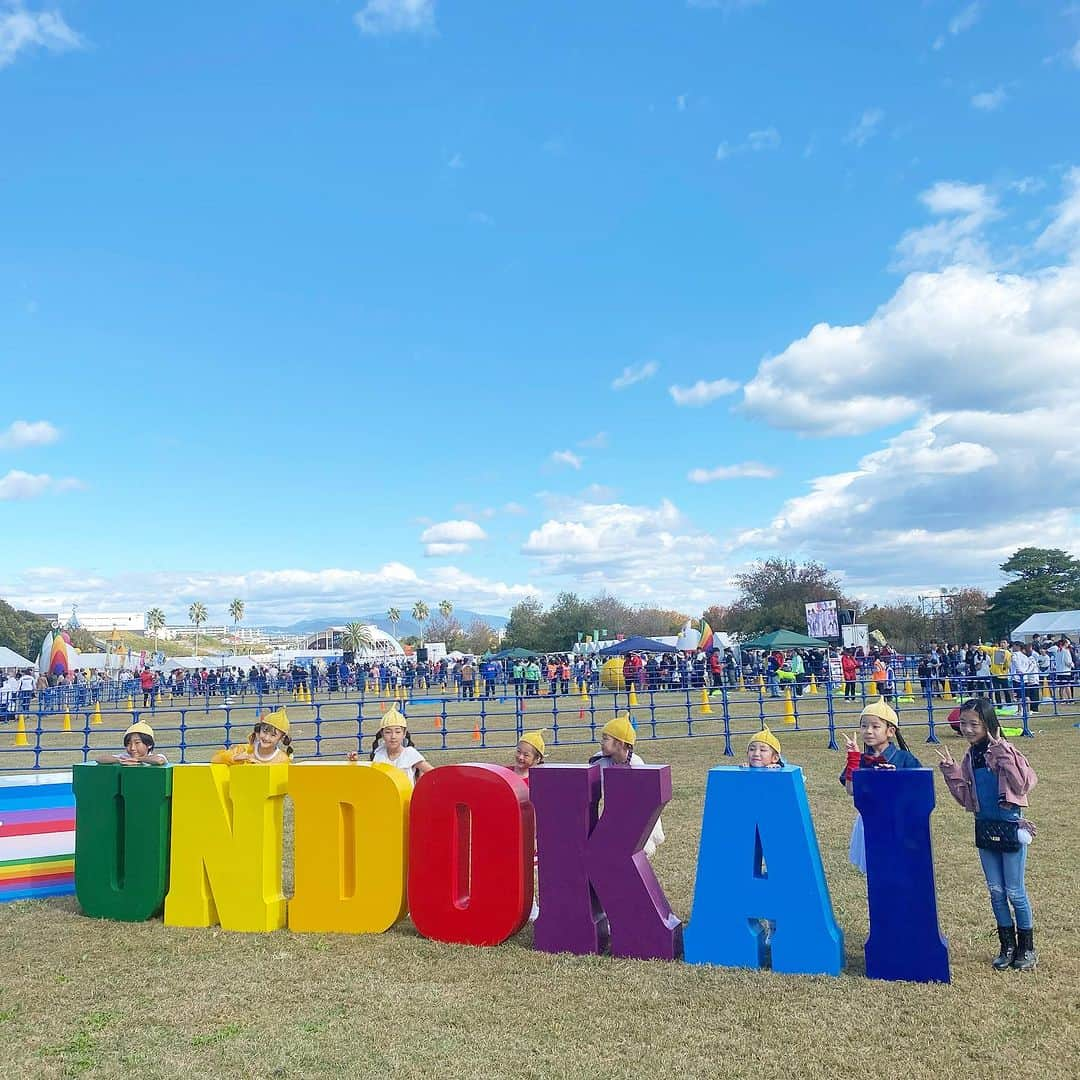 益子侑さんのインスタグラム写真 - (益子侑Instagram)「今年のUNDOKAI WORLD CUPは、気持ちのよい青空の中、おにおんぷキッズたちとおにおんダンスしてきました🧅✨ 集まると自然に練習になるのすごいし可愛い♡ #undokai #undokaiworldcup #undokaiworldcup2023 #おにおんリング #おにおんぷ #おにおんダンス #🧅」11月2日 2時14分 - yu.mashiko