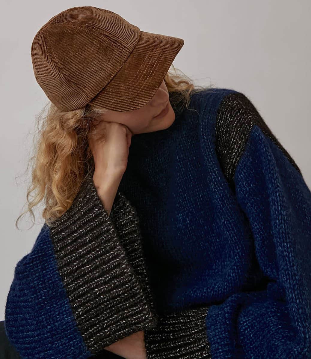 ナンバーシックスのインスタグラム：「We love a good texture clash 🤎💙」