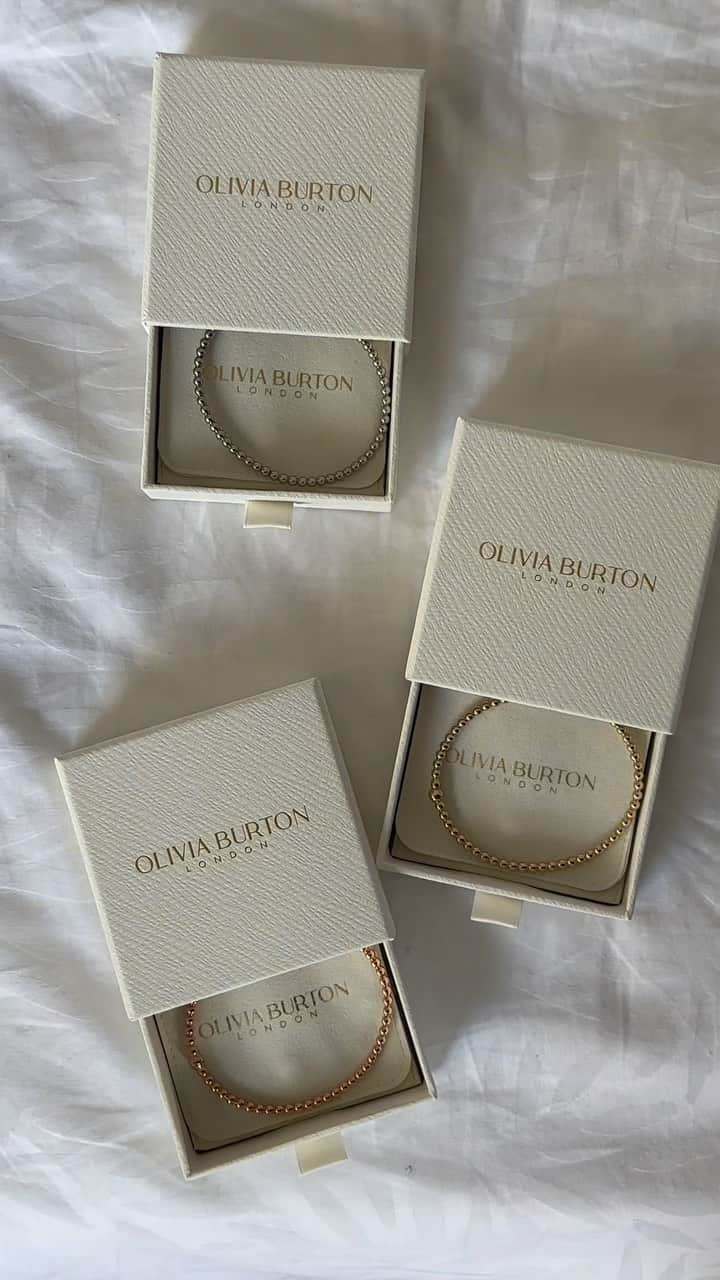 Olivia Burtonのインスタグラム：「There’s something so luxe about a bangle and our Vintage Bead bracelet is no exception.  With three colours, gold, silver and rose gold, you’ll be spoilt for choice. We’ll be wearing ours with matching quirky Vintage Bead Hoops Earrings. ✨  Tap to shop or head to our Covent Garden store.  #OliviaBurtonLondon #Jewellery #bangle」