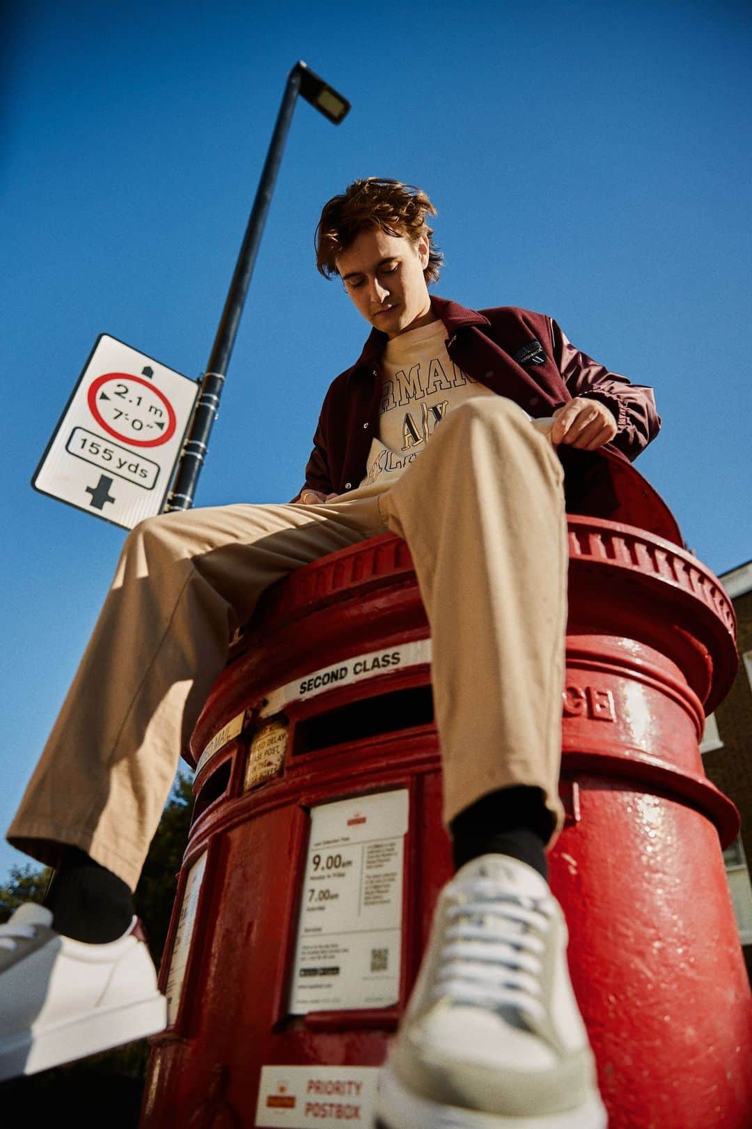 のインスタグラム：「The 24-year-old is known as one of the⁣ founding members of the radical pop collective⁣ NINE8 Collective, @macwetha wearing A|X Armani Exchange Campus collection on @hungermagazine⁣ ⁣ Photographer @thejordanrossi100⁣ Fashion & Beauty Director @marcoantoniolondon⁣ Hair Stylist @alexsarghe⁣ Producer @kayrilez ⁣ Photographic Team @matthew.tortolano ⁣ DOP @tobygoodgerdop ⁣ 1st AC Jay William」