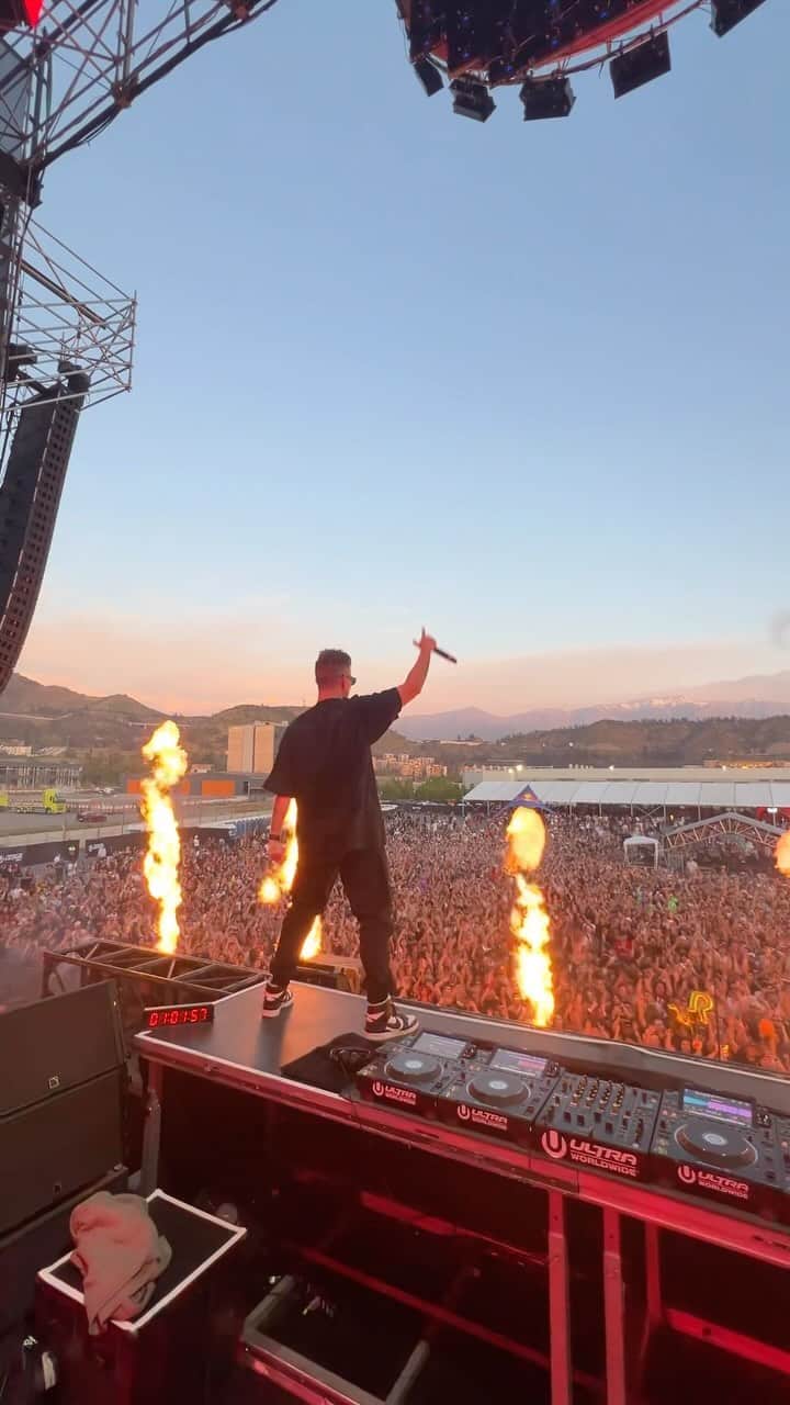 ニッキー・ロメロのインスタグラム：「Viva Chile 🇨🇱 MUCHAS GRACIAS ❤️」