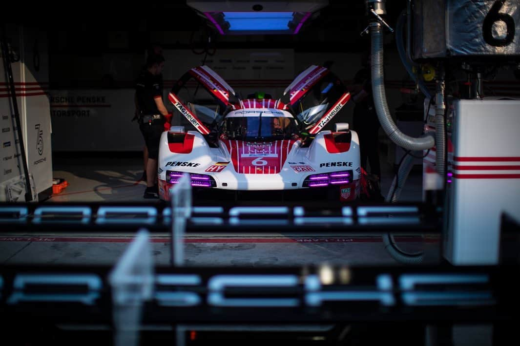 アンドレ・ロッテラーのインスタグラム：「After some time off I’m very excited to be back on track for our last round of the season, here in Bahrain! Our beloved Porsche 963 awaits, let’s try and bring it home.🏆 Anyone who will be here in Bahrain with us?   #fiawec #wec #hypercar #porsche #963」