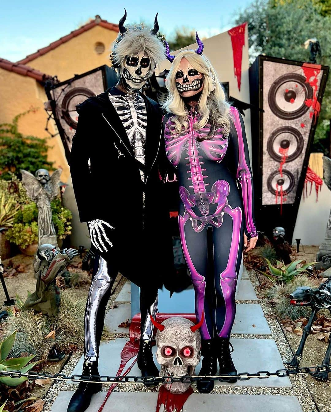 イリナ・ヴォロニーナさんのインスタグラム写真 - (イリナ・ヴォロニーナInstagram)「Another Epic Halloween in the books for 2023! DJs De Los Muertos rocked the neighborhood, and @irinavoronina rocked our makeup. 💀💀」11月2日 2時45分 - irinavoronina