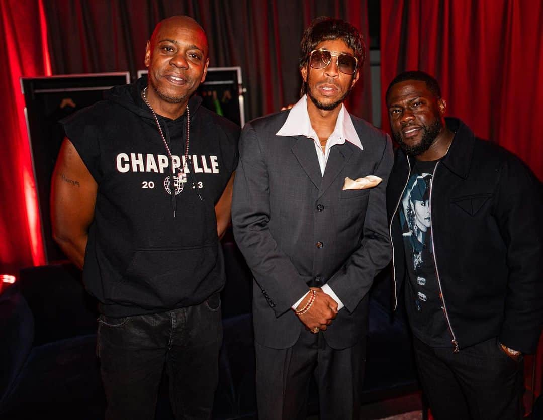 ケビン・ハートさんのインスタグラム写真 - (ケビン・ハートInstagram)「Nothing better than pulling up and showing my brother @davechappelle love…. What a night & What a show!!!!!!! Love my guy 💪🏾💪🏾💪🏾💪🏾 thank you for the pics @candytman #LiveLoveLaugh」11月2日 2時43分 - kevinhart4real