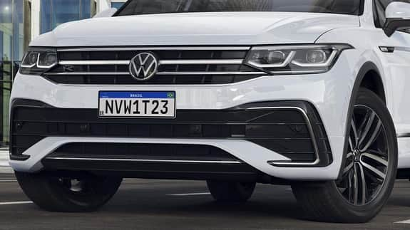 Volkswagen do Brasilさんのインスタグラム写真 - (Volkswagen do BrasilInstagram)「Está chegando a hora de ir numa concessionária Volks conferir toda a elegância, tecnologia e segurança do Tiguan Allspace R-line. Não perca tempo e garanta o seu convite!  #VWBrasil #NovoTiguan」11月2日 2時54分 - vwbrasil