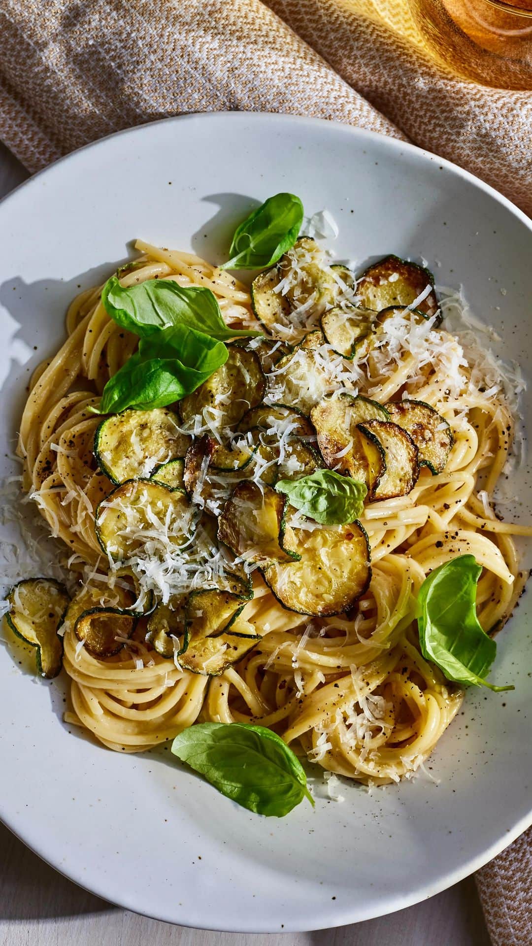 Gaby Dalkinのインスタグラム：「Day 7 of my 30 minute dinner challenge! Pasta alla Nerrano from my Take It Easy cookbook 💚」