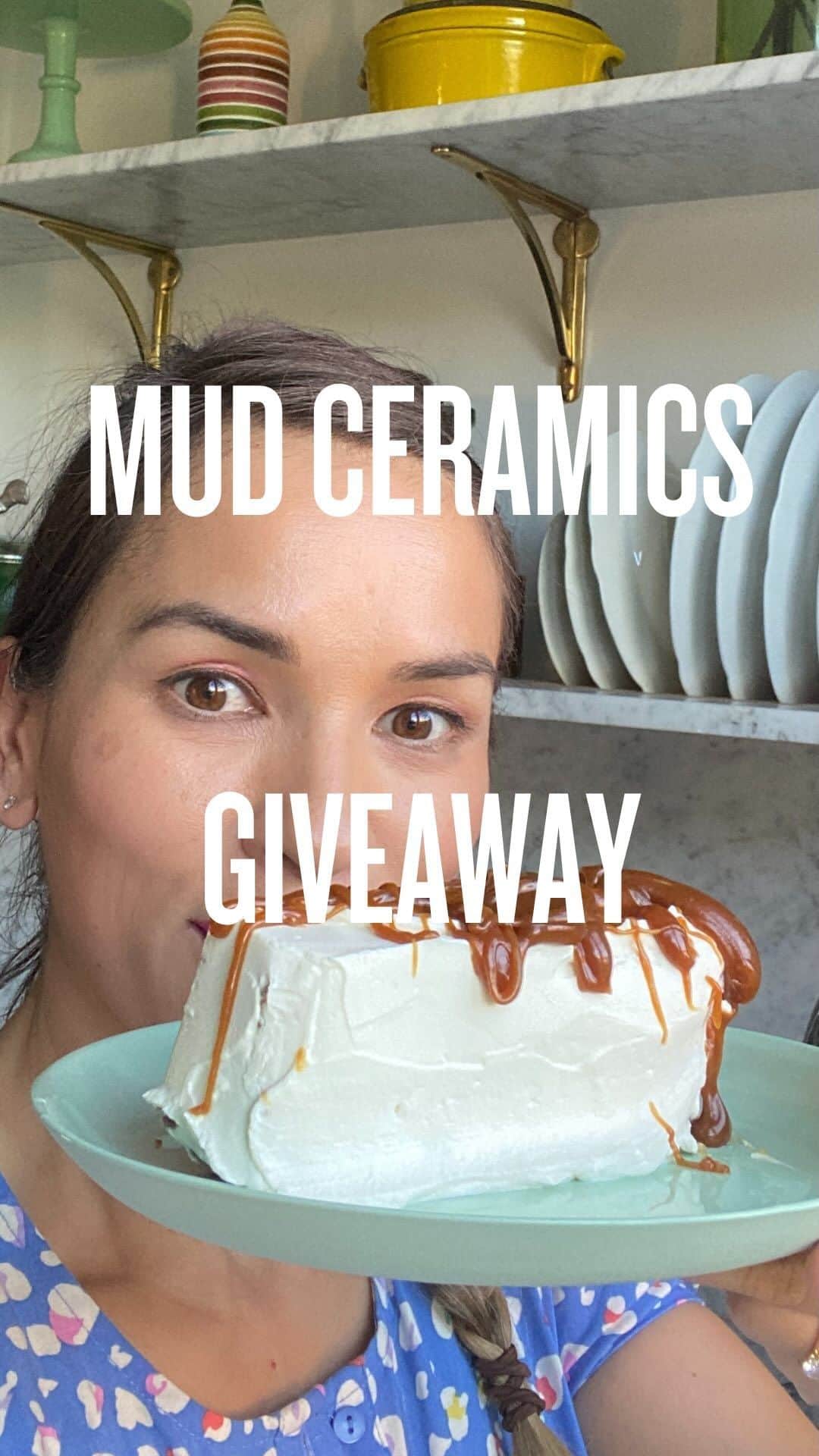 レイチェル・クーのインスタグラム：「ad 🔈I’m giving away £625 worth of expertly crafted dinnerware   @mudaustralia ceramics are known for their elegant porcelain, all hand crafted in their studio in Sydney.   Since my very first cookbook, I have been using Mud ceramics and admiring how they make dishes look even more special and inviting ✨  So, for this November giveaway, I thought I’d share with you all something that has given me so much joy throughout the years - I have chosen their stunning classic dinner set, serving a table of 4. It includes:   4x Dinner Plates  4x Salad Plates 4x Pebble Bowl Medium  4x Noodle Bowl Small   This competition is open to my paid subscribers who live in UK, AU and USA and hold a delivery address in either of these three regions. More T&Cs on my website.   👉🏻Head to the link in my bio to find out more (and potentially win!) 🤩  Cardigan @oliviarubin (gift)」