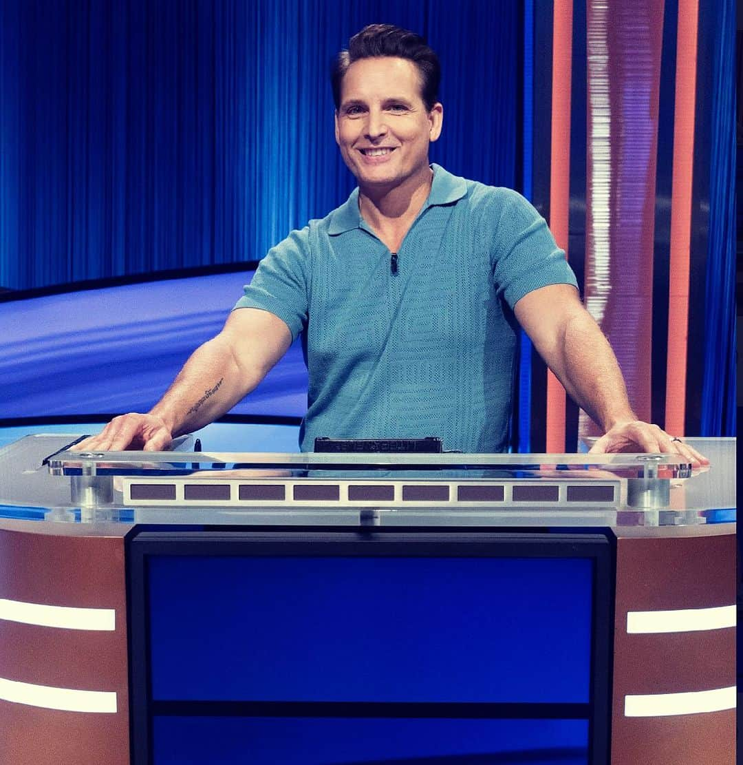 ピーター・ファシネリのインスタグラム：「This actor, pictured here, is on  #CelebrityJeopardy tonight @8/7pm on ABC & will be competing tonight to raise money for American Red Cross!  WHO IS …?」