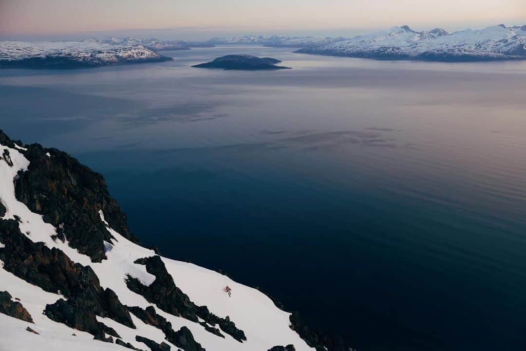 ロシニョールさんのインスタグラム写真 - (ロシニョールInstagram)「When me and @sofiawesters squeezed the very last drop out of winter with another all-nighter. Mid night sun barely setting over Norwegian fjords and crusty slush under our skis that could potentially ignite a fire. I fell asleep in the shower when we got back to our cabin at 7 am. A season ender that in the moment had me extremely ready for summer but now, looking back at it, has me craving it again.   Photos by @sofiawesters ‘s (and now mine too) insta husband: @jacobwester」11月2日 2時57分 - rossignol