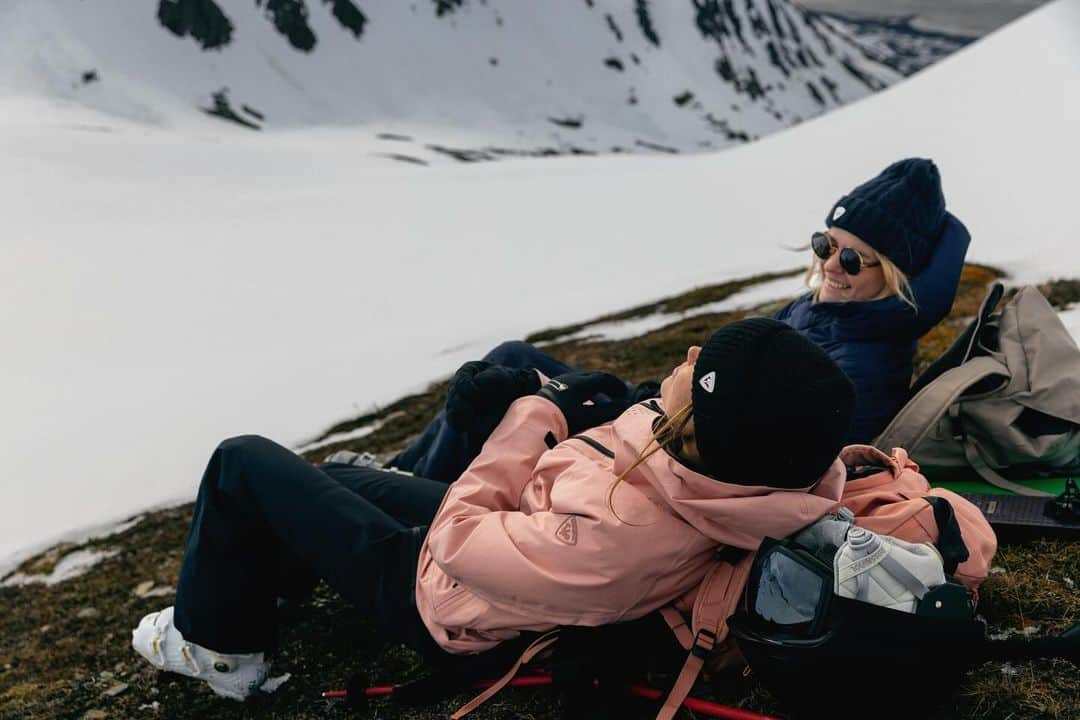 ロシニョールさんのインスタグラム写真 - (ロシニョールInstagram)「When me and @sofiawesters squeezed the very last drop out of winter with another all-nighter. Mid night sun barely setting over Norwegian fjords and crusty slush under our skis that could potentially ignite a fire. I fell asleep in the shower when we got back to our cabin at 7 am. A season ender that in the moment had me extremely ready for summer but now, looking back at it, has me craving it again.   Photos by @sofiawesters ‘s (and now mine too) insta husband: @jacobwester」11月2日 2時57分 - rossignol