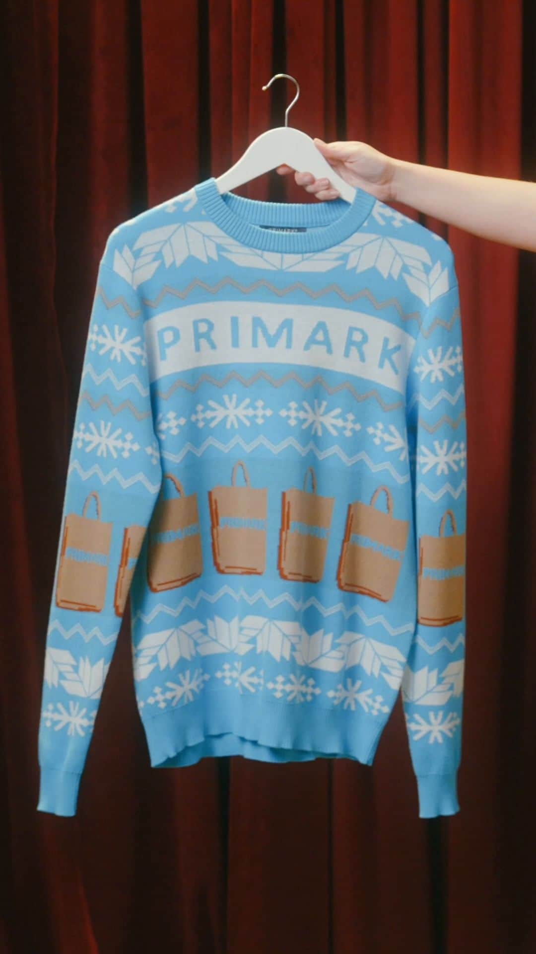 プリマークのインスタグラム：「Take your pick ❤️ 👉 Festive Jumpers from £14/€16/$18 #Primark」