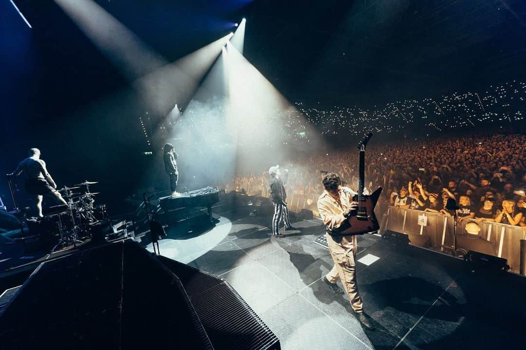 フォール・アウト・ボーイのインスタグラム：「✨ So Much (For) Birmingham ✨  thanks for dressing up and making it an extra special Halloween show 👻🎃  📸 @elliottxingham」