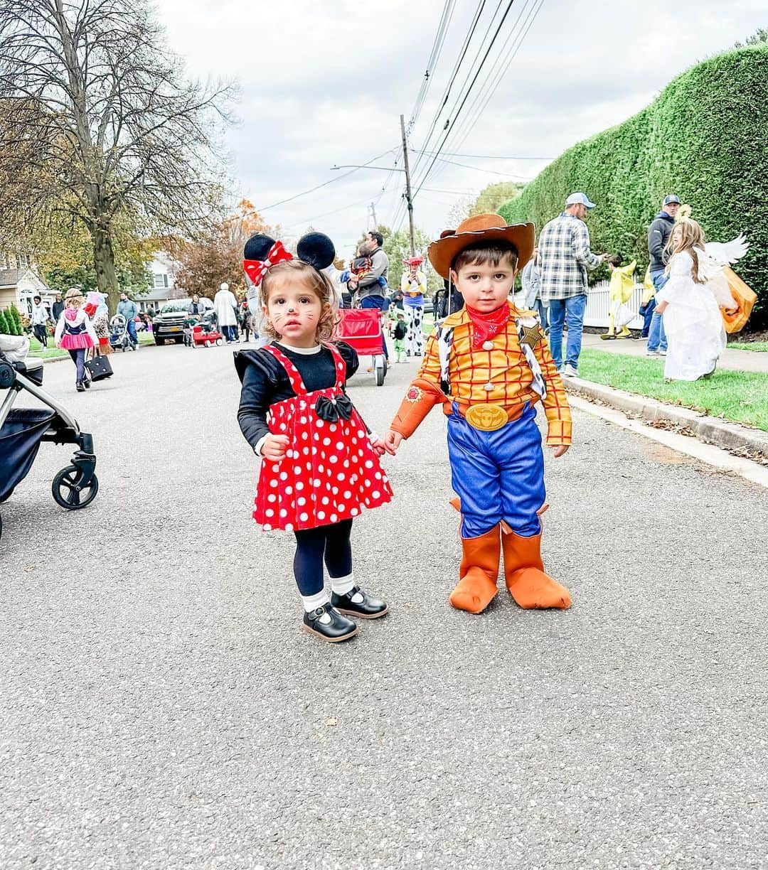 サマンサ・シザーリオさんのインスタグラム写真 - (サマンサ・シザーリオInstagram)「Halloween 2023 with my Minnie girl ♡ 🎀」11月2日 3時29分 - sammi.kramer