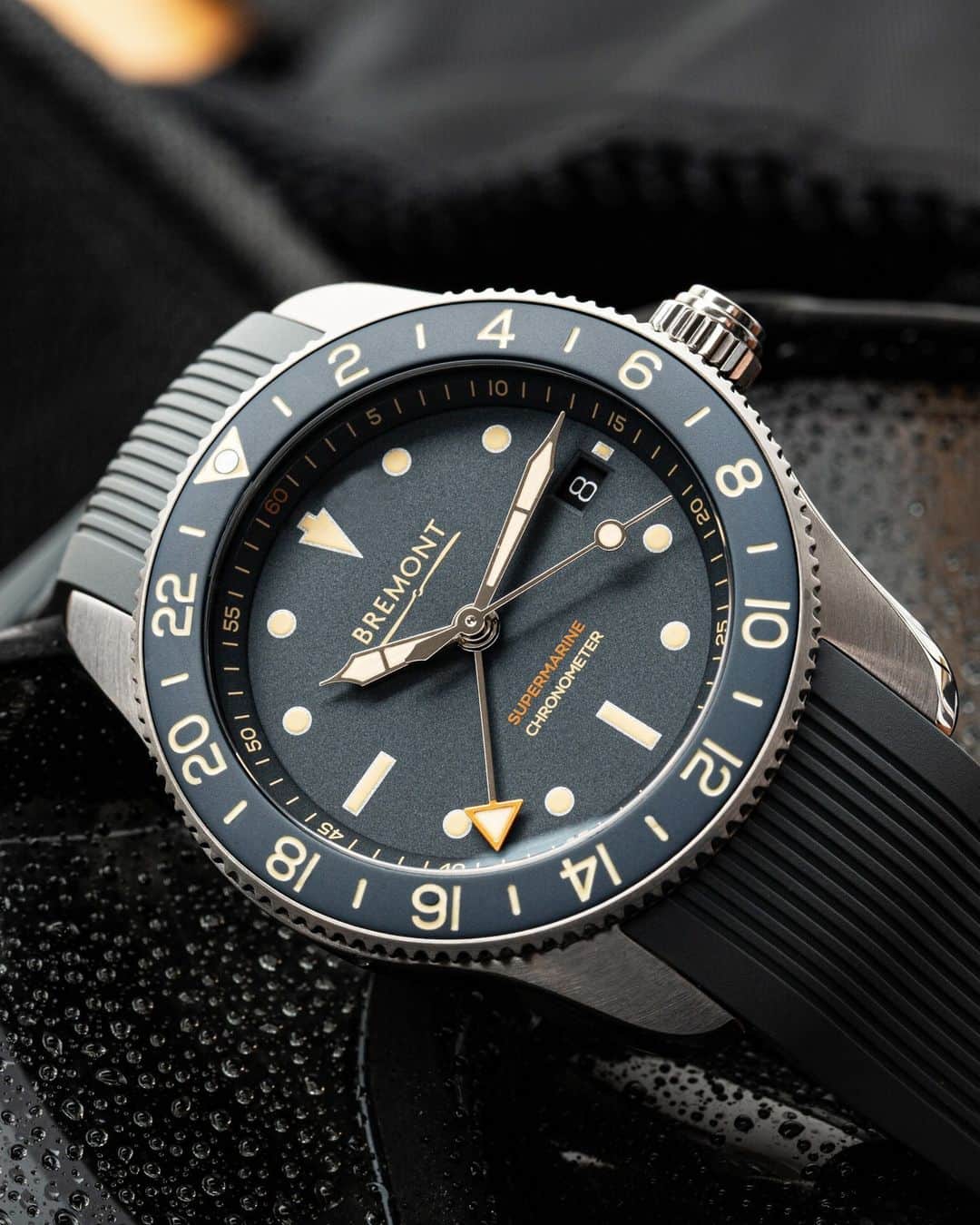 ブレモンのインスタグラム：「The Supermarine Ocean: A limited edition dive watch, supporting marine conservation.  Find out more at the Link-in-Bio 🔗  #SupermarineOcean #Supermarine #S302 #Watches #Bremont #Toolwatch #Divewatch」