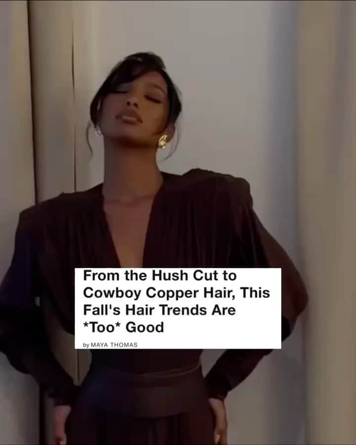 WHO WHAT WEARのインスタグラム：「For us, fall is the time for fresh hair, and if you're notoriously indecisive, we've combed through hundreds of the biggest fall trends and identified 15 It-girl styles, cuts, and colors to keep an eye on. Head to the link in bio for endless hair inspo that will carry you well into winter, from butterscotch blonde and hush cuts to the Pamela Anderson top bun. video/photo: @jastookes @taylor_hill @lauraharrier @haileybieber」