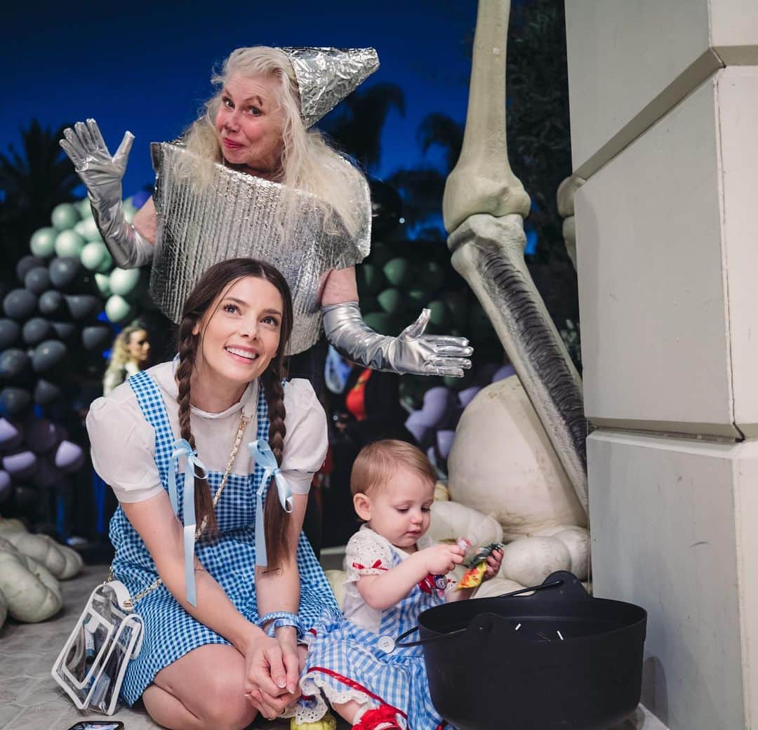 アシュリー・グリーンさんのインスタグラム写真 - (アシュリー・グリーンInstagram)「Our first proper Halloween. 👻」11月2日 3時42分 - ashleygreene