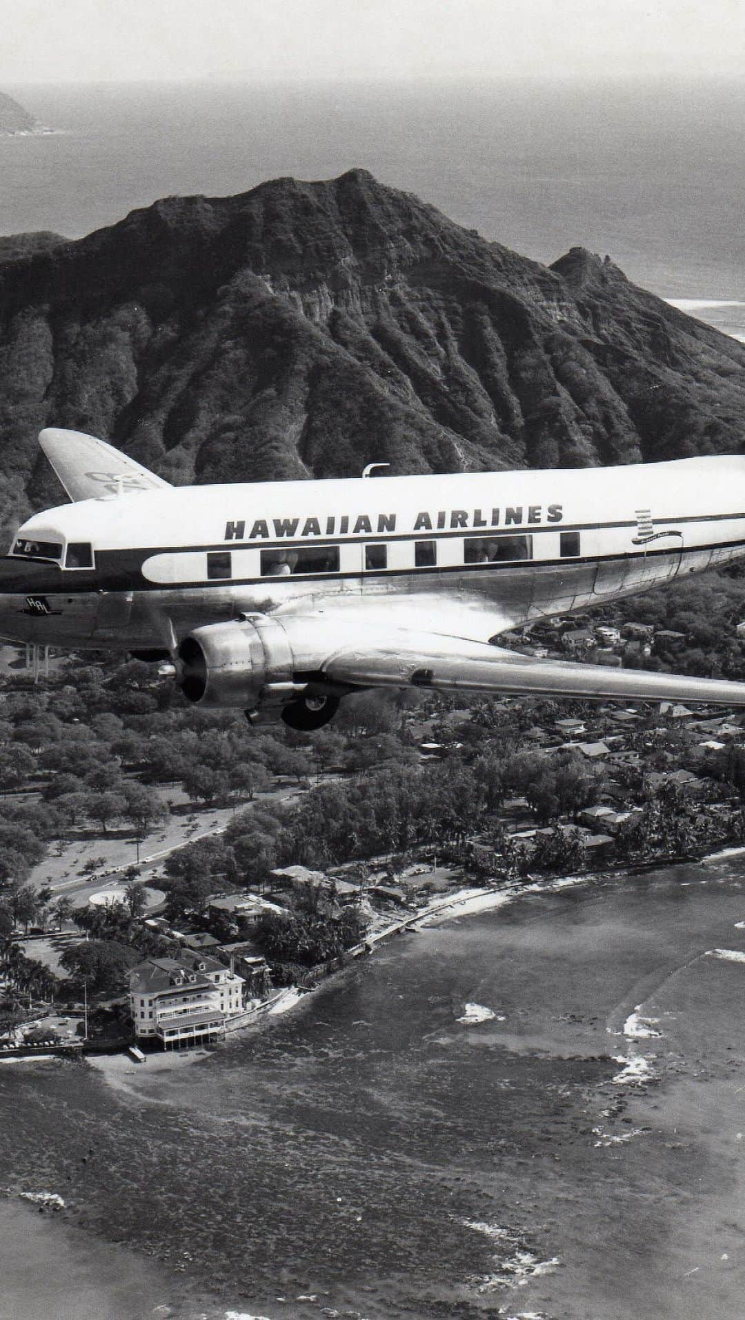 ハワイアン航空のインスタグラム：「Did you know November is National Aviation History Month? This month, we'll be recognizing the many achievements of our team throughout the decades that have innovated and transformed our airline and the broader aviation industry.  Take a walk down memory lane with us starting in 1929 with our first plane, the Bellanca CH300 Pacemaker. Can you identify the other 10 planes pictured?! Comment below.  #AVGeek #HawaiianAirlines #AviationHistoryMonth」