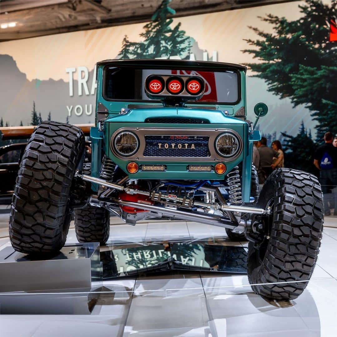 toyotausaさんのインスタグラム写真 - (toyotausaInstagram)「Meet the unstoppable rock crawling beast also known as the "FJ Bruiser" concept —blending #LandCruiser legacy with unstoppable, modern off-road technology that can go virtually anywhere. #SEMA2023 #LetsGoPlaces」11月2日 3時48分 - toyotausa