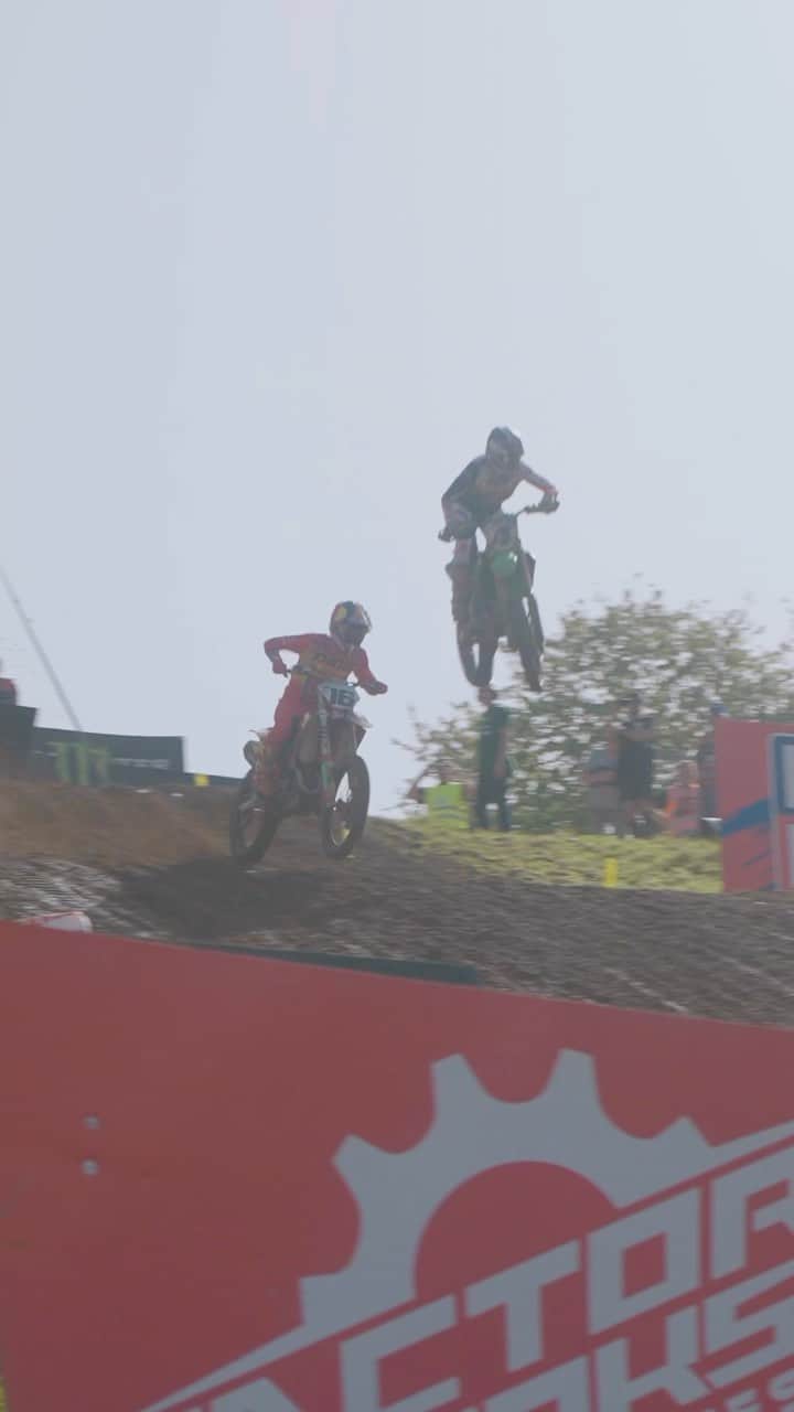 Racer X Onlineのインスタグラム：「Looking back at France and the battle between @jorgeprado61 and @romainfebvre ⚔️ @mxgp #MXoN 🎥 @filmguytom」