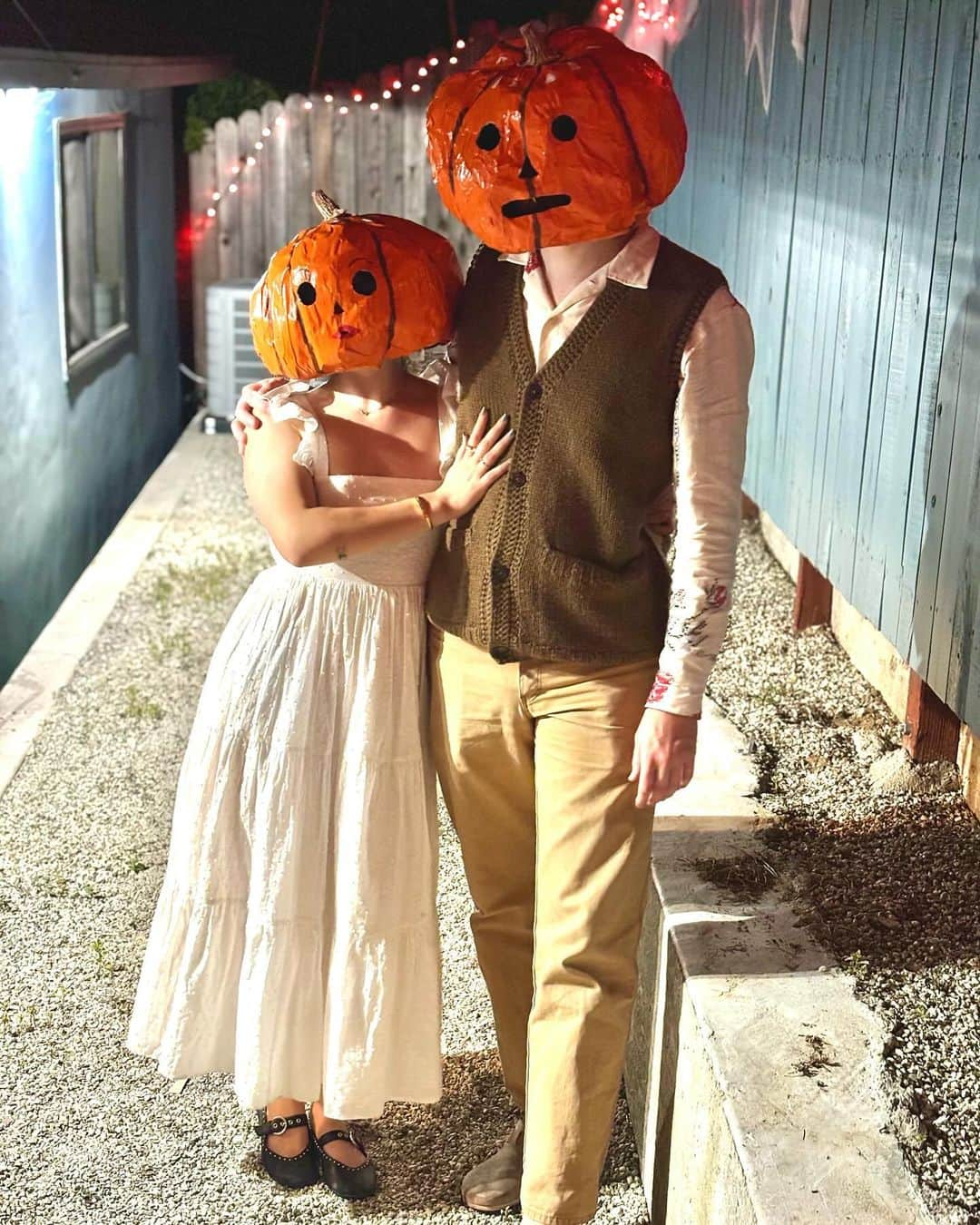 Arden Roseさんのインスタグラム写真 - (Arden RoseInstagram)「Halloween dummmppp went as a zomb-E girl and an attempt at some OTGW Pottsville residents (papier maché is so fun? And the orange paint made the paper look like duct tape which was 😤🤬 but you live and you learn!)」11月2日 3時53分 - ardenrose