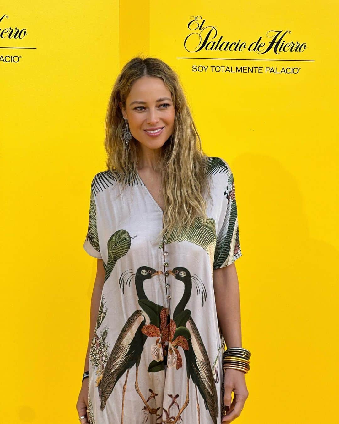 バネッサ・ハッペンコゼンのインスタグラム：「Hoy abrió sus puertas el nuevo #ElPALACIOSATELITE y me quiero llevar todo! Muchas felicidades @elpalaciodehierro」