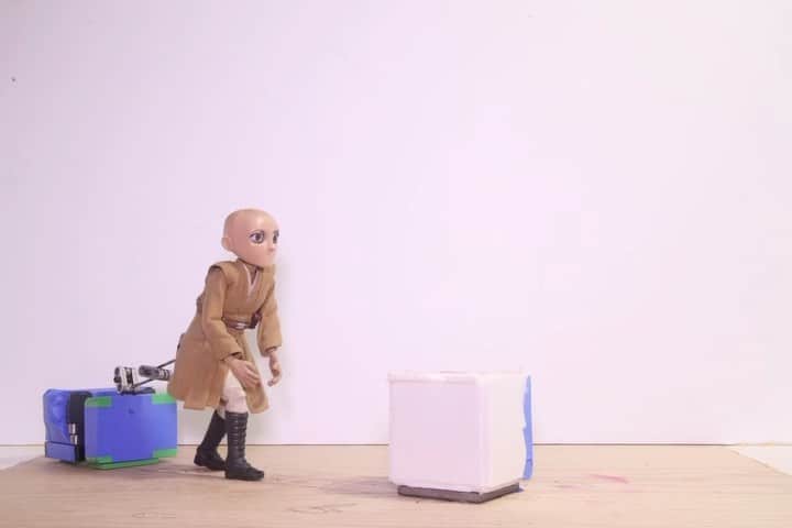 ドナルド・フェイソンのインスタグラム：「Another jump. Maybe a little too much cloth reaction? #stopmotionanimation like if you like」