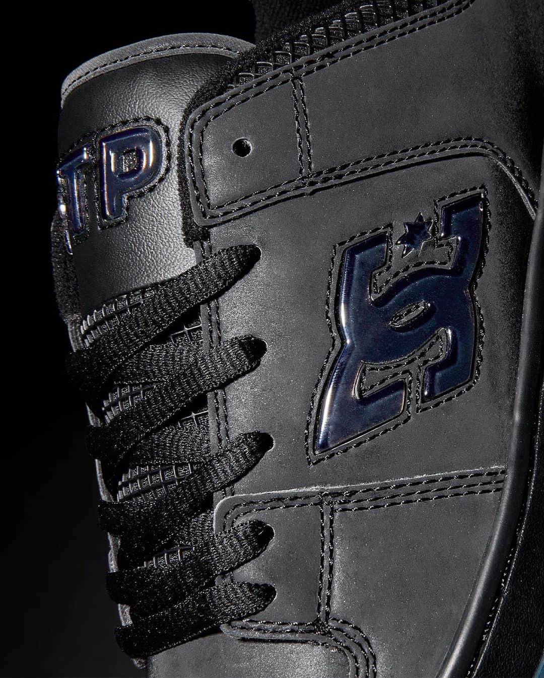 DCシューズのインスタグラム：「@FTP x DC 🤝  Available this Saturday, November 4th at 12pm PDT. FTP.ORG and on our site at DCSHOES.COM/FTP 👈  #FTPxDC」