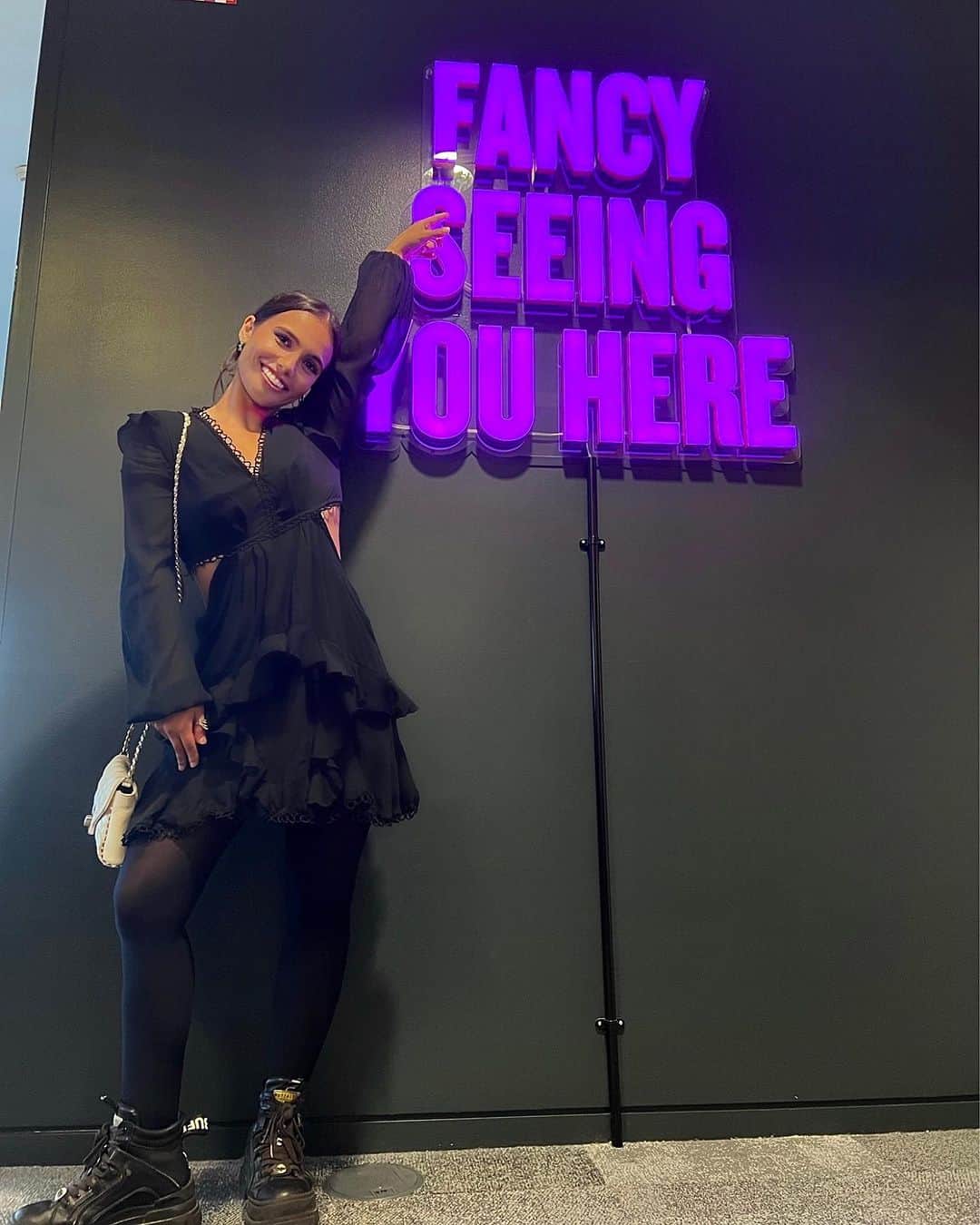 アマニ・ファンシーのインスタグラム：「What a last couple of days at @itv with the @dancingonice team! We got to work 👀 & had a blast spending time with one another ❤️  1. Of course, I had to get a picture with my last name in it! Fun fact: There was a time where my family’s surname wasn’t “Fancy”, but my great, great, great uncle used to wear the coolest, “fanciest” suits and everyone started to call him Mr. Fancy / Mr. Fancy-pants. It stuck! Off he went and officially changed his last name & since then, we’ve been the Fancy’s! #truestory  2. @slongchambon thank you for spinning and twirling me around like a princess🫅🏽(or more like an adrenaline junkie in my case) 😜 3. This is what happens when skaters sit down for too long 🤣  4. Wholesome after-skating din dins ❤️ 5. When your long time friends become teammates and you get to experience all of this together 🥹🤍 6. @merobinorjane & I living our best lives 🍕 7. Big team huddle after a pro session with our incredible head coach, the one and only @karen_barber_x ⛸️✨ 8. FINALLY! Heading to my training location, hoping to meet my partner very soon…👀👯‍♀️」