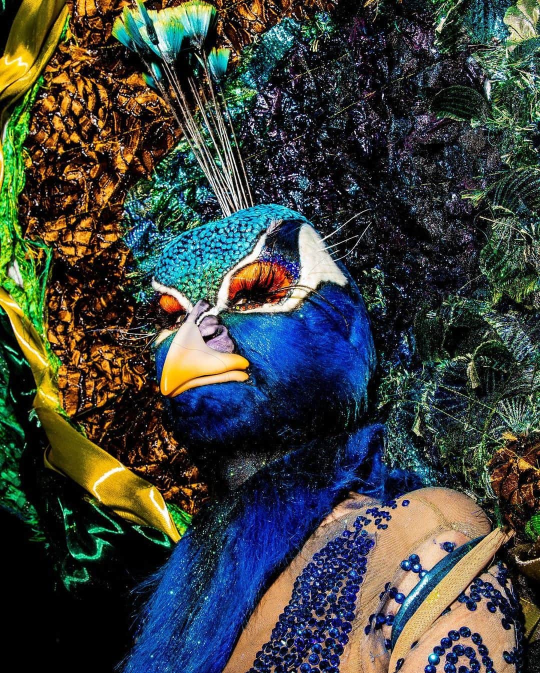 New York Times Fashionのインスタグラム：「At Heidi Klum’s annual Halloween party on Tuesday at the nightclub Marquee in the Chelsea neighborhood of Manhattan, guests mixed and mingled in costume.   Outside, Klum revealed her highly anticipated costume: a giant human peacock constructed with the help of 10 Cirque du Soleil acrobats. Inside, the club, filled with about 500 guests, was decorated for the holiday, with fun house mirrors lining the entryway and cobwebs draped from the ceiling. Across the room, the costumes were elaborate.  Do you have a favorite look? Let us know in the comments, and see more at the link in our bio. Photos by @kristaschlueter」