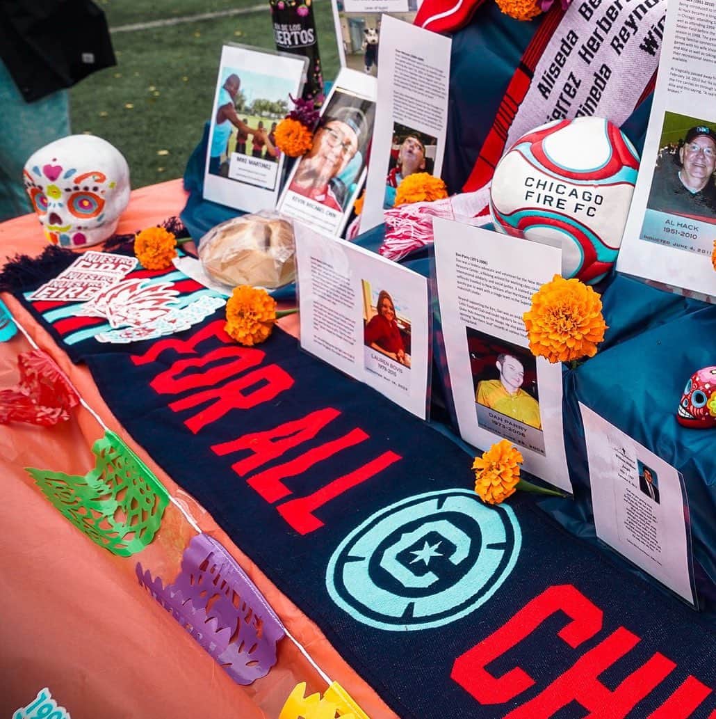 シカゴ・ファイアーのインスタグラム：「Grateful to have been part of the Día de Muertos Xicágo celebration at the National Museum of Mexican Art, where we created an ofrenda dedicated to the loyal Chicago Fire fans. 🕯️   Your spirit lives on, now and forever.   #cf97 | @explorenmma」