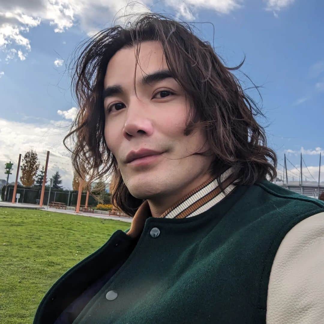 ルーディ・リンのインスタグラム：「I've been logged off the last while soaking in the world and spending time with my loved ones irl. The world is going through some challenges right now from the micro to the macro scale. I just want to remind everyone, including myself, that when the world is at its worst, using our empathy, compassion, hope and love to the max is the only way to get through.   I want to thank you all for your patience and for your love, for taking the good times and the bad with me. I'm back and I cannot wait to share with you again. 🤍」