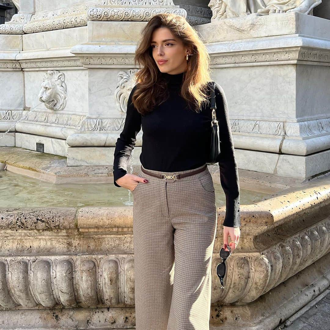 アンフォンテーヌさんのインスタグラム写真 - (アンフォンテーヌInstagram)「Paris in autumn with @heloise.guillet 🍁🖤✨   #annefontaine #afstyled #parisianchic #parisianstyle #ootd #fw23」11月2日 4時51分 - annefontaine