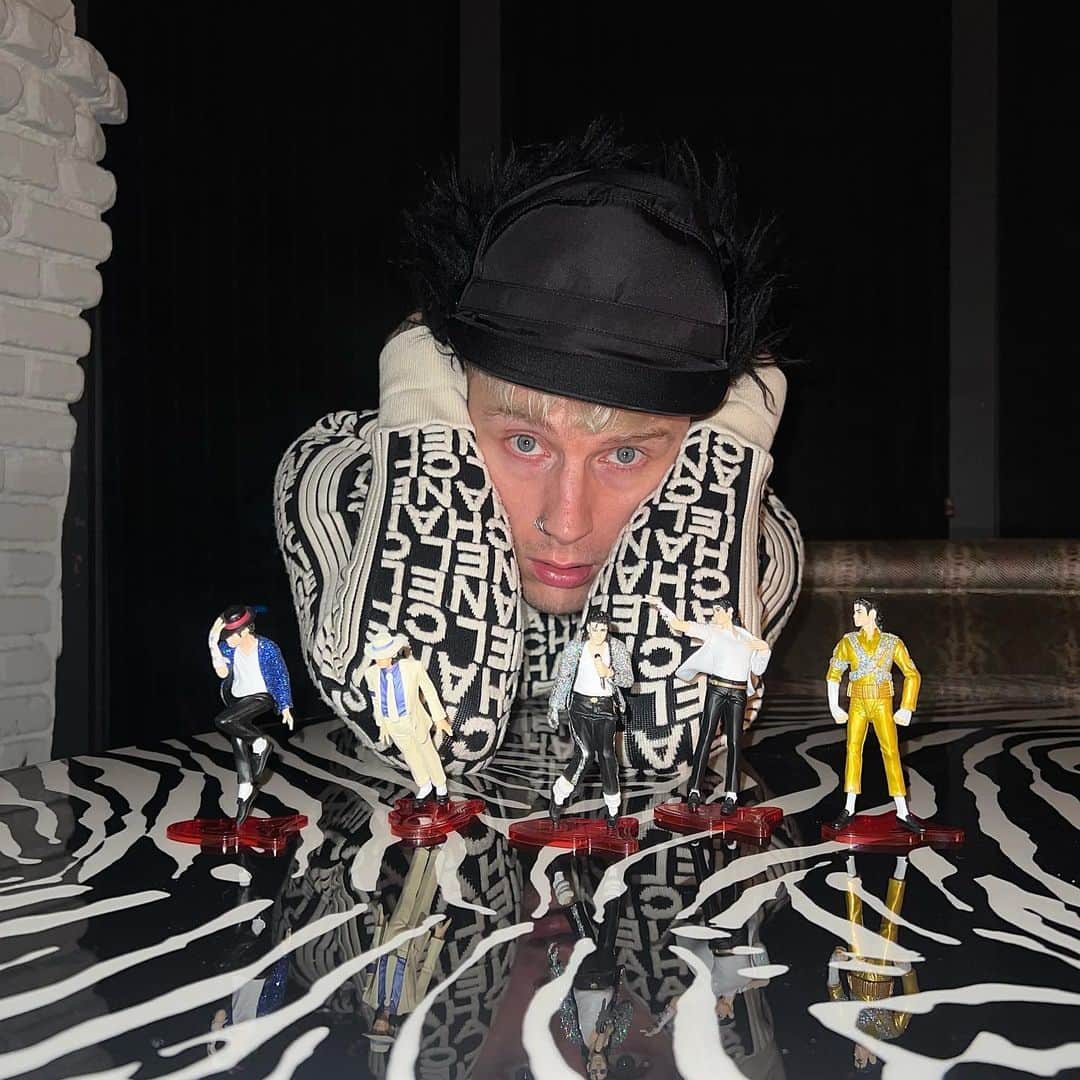 Young Gunnerのインスタグラム：「i did vintage voodoo because when i attained all the NSYNC members they reunited then when i got all the MJ's, Drake tied him for #1's」
