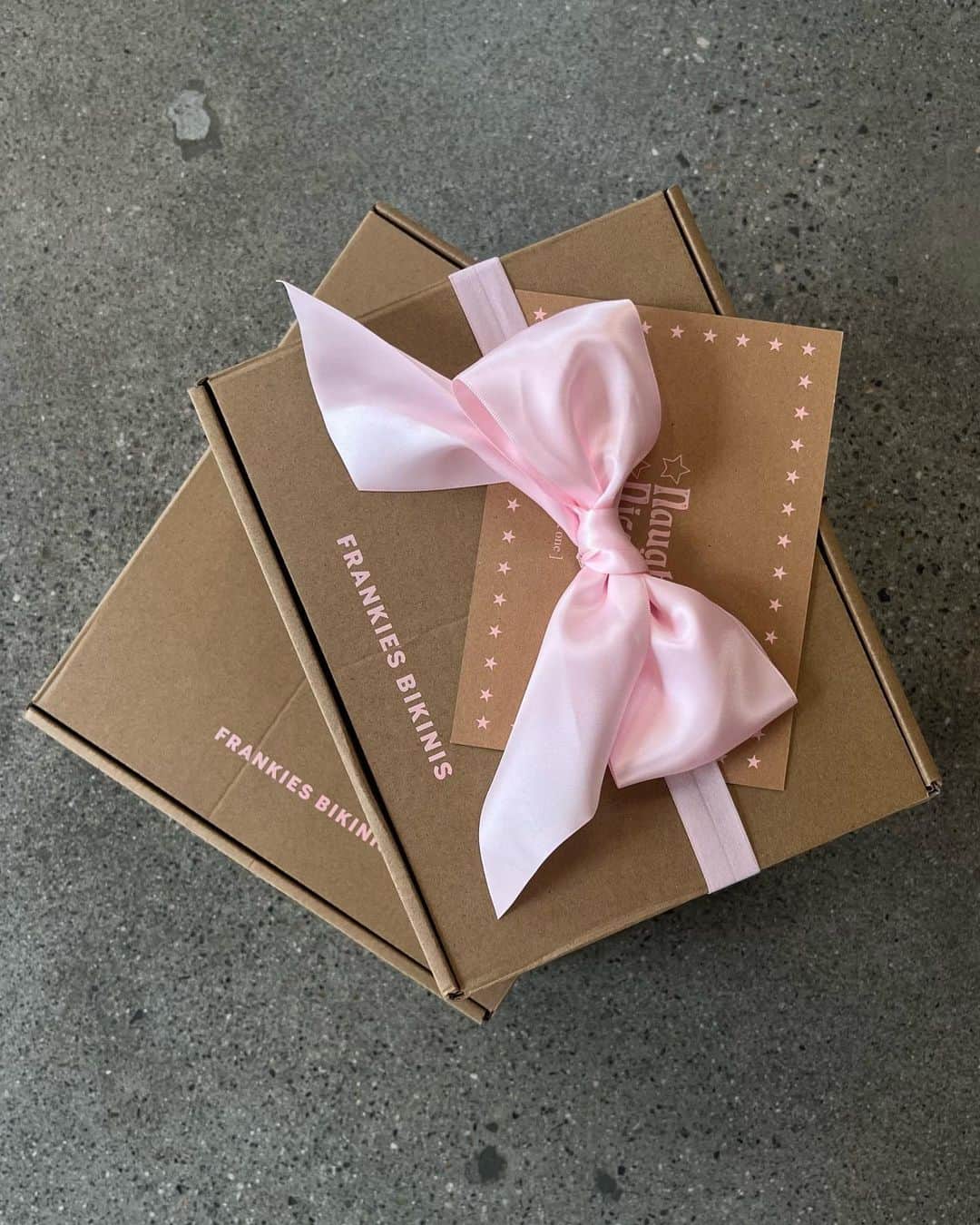 FRANKIES BIKINISのインスタグラム：「‘tis the season 🎀 the gift shop is open + our holiday thermals have been restocked at 25% off」