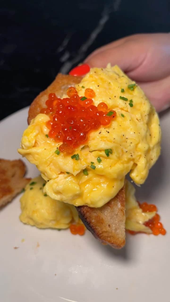 エッグショップのインスタグラム：「🍳 OFF MENU SPECIAL SALMON ROE - a hidden gem for breakfast enthusiasts! 🐟🍳 #EGGSHOPNYC  📍151 Elizabeth Street (Nolita) 📍138 N 8th (Williamsburg)」