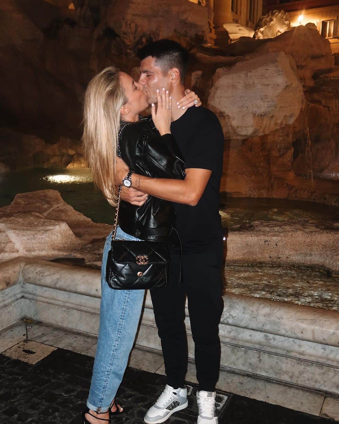 アルバロ・モラタさんのインスタグラム写真 - (アルバロ・モラタInstagram)「Con l’amore della mia vita alla fontana di Trevi in un giorno molto speciale ❤️」11月2日 5時01分 - alvaromorata